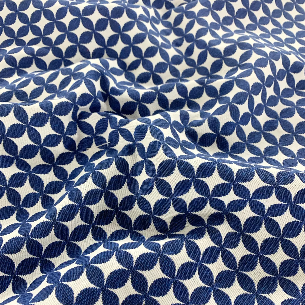 Tissu Jacquard etoiles blanche - 280 cm de large - Fond bleu marine